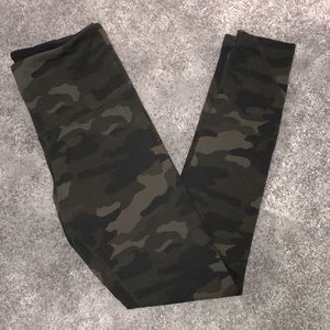 Tuff Athletics camo print leggings size small